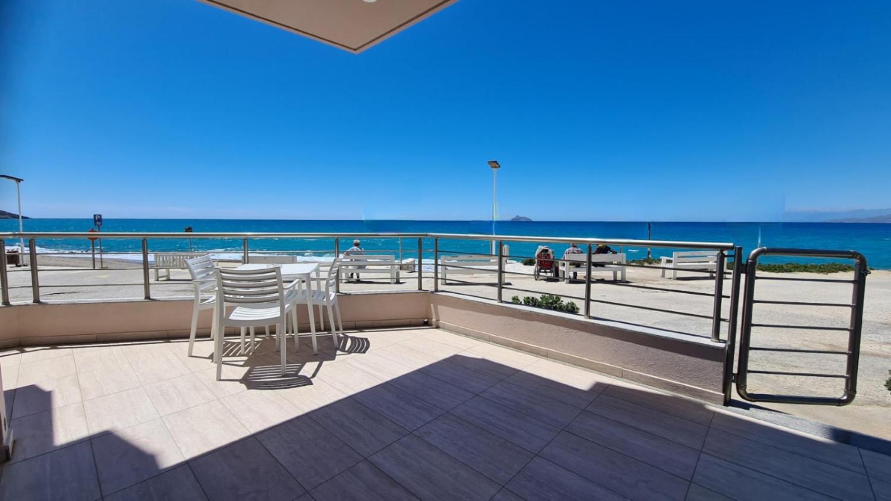 Bella Mare Luxury Apartments Kalamaki  Exterior photo